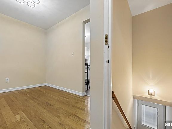 4th image of 1-29 Virginia Dr #129B