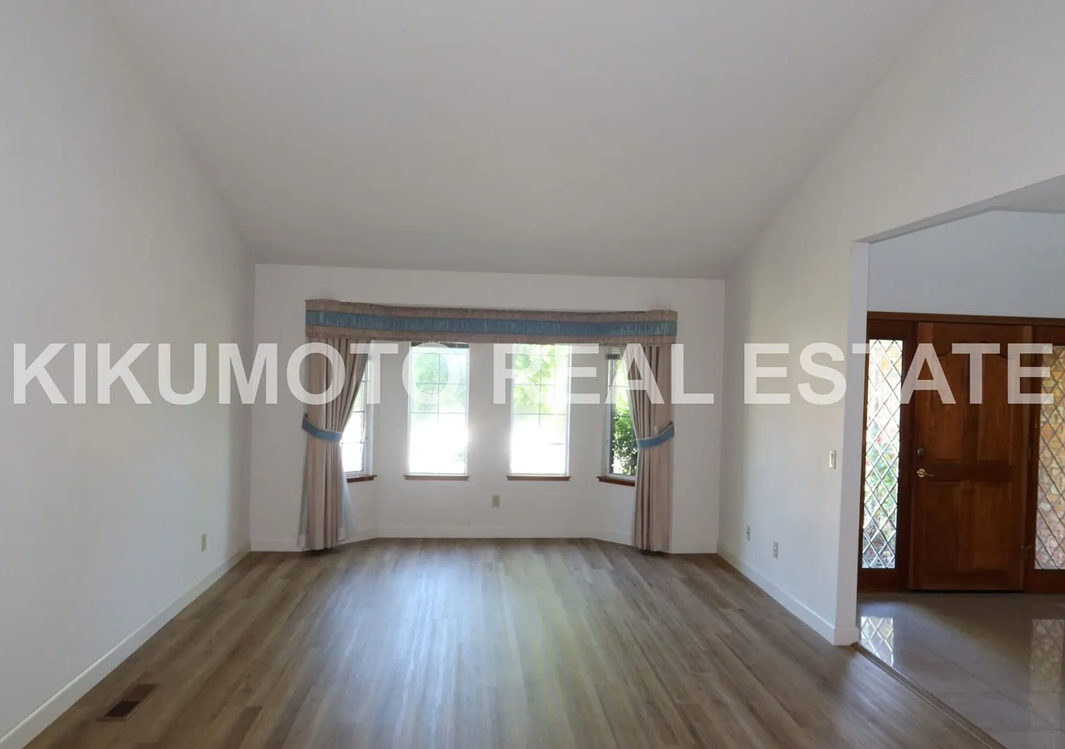 Riverlake 4 bedroom, 3 bath, 3 car home — Photo 2