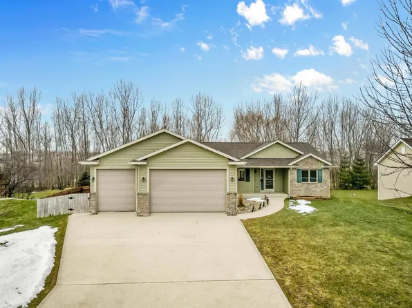 N8255 Pritchard Farm Rd, Ixonia, WI 53036