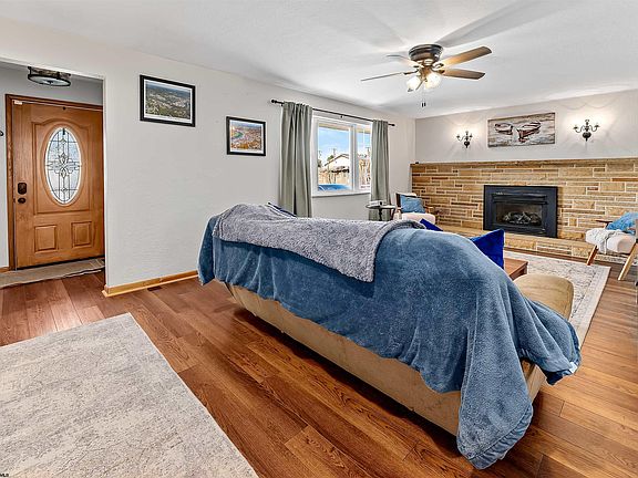 3rd image of 102 Lemont Ct