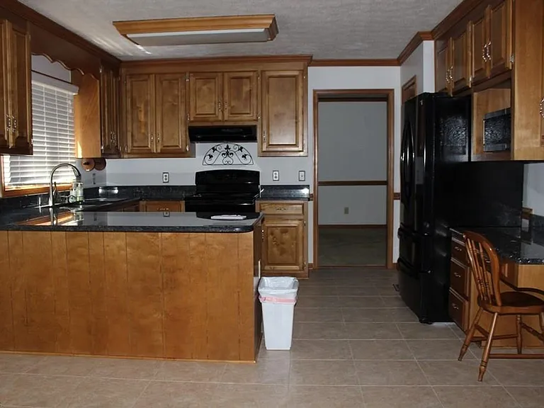 417 Burnham Pl — Photo 6