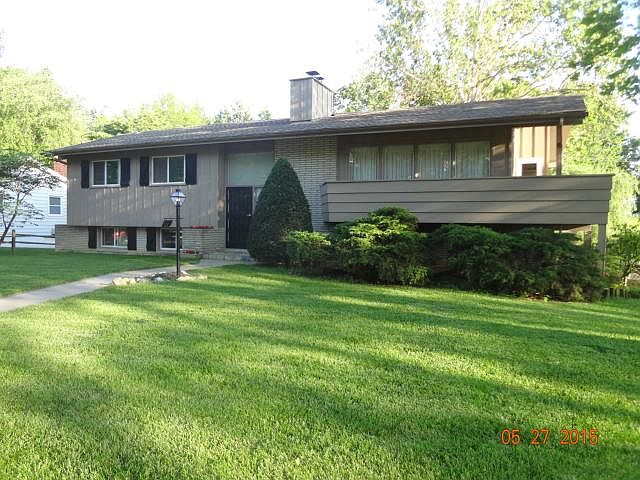 1st image of 411 NW Lincolnwood Dr