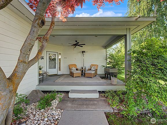 2nd image of 19352 Lakeview Dr NW