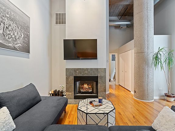 4th image of 758 N Larrabee St APT 332