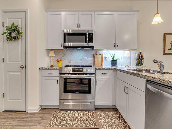 3rd image of 118 Townsend Ave