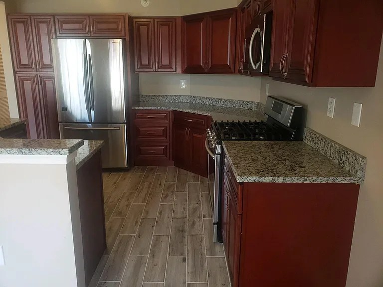 102 Middlebury Dr — Photo 6