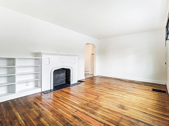 3rd image of 6712 Buckingham Pl