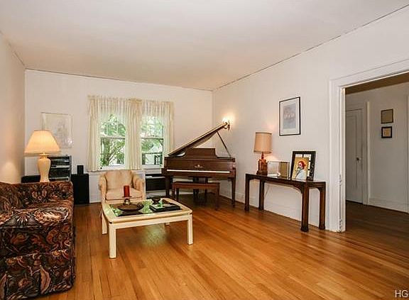 2nd image of 119 Franklin Ave