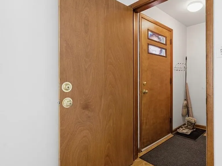 226 Frankfort Ave — Photo 2