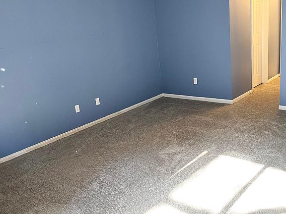 5th image of 604 Meredith Ln