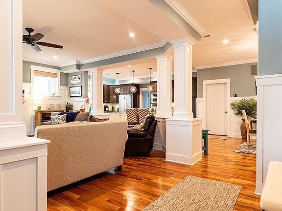 4th image of 2544 Asbury Ave