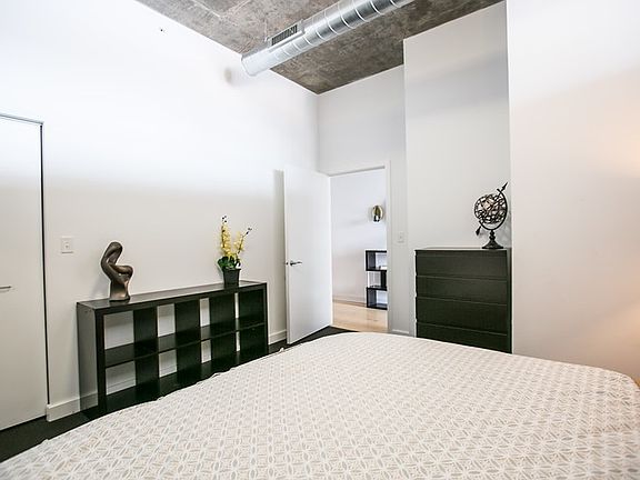 3rd image of 2135 S Michigan Ave Unit 602
