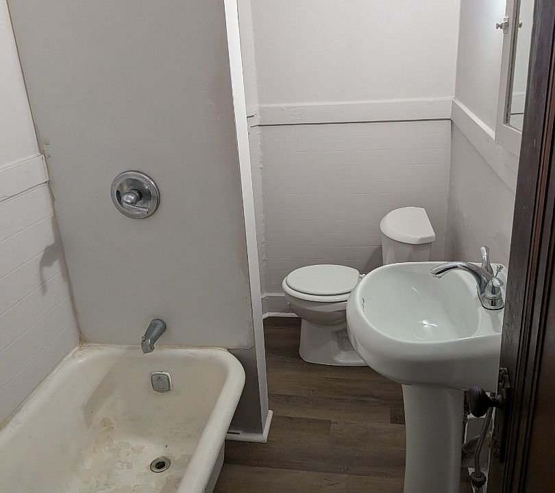 2nd image of 909 Chartiers Ave APT 2