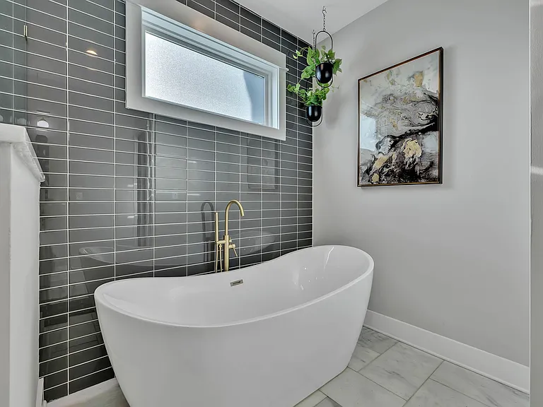 611 21st Ave N — Photo 39