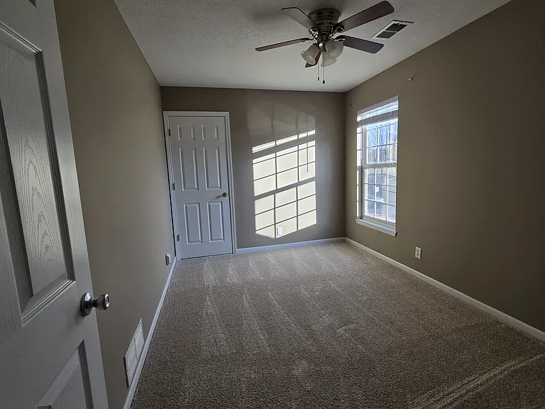 Third room with 1 small closet
