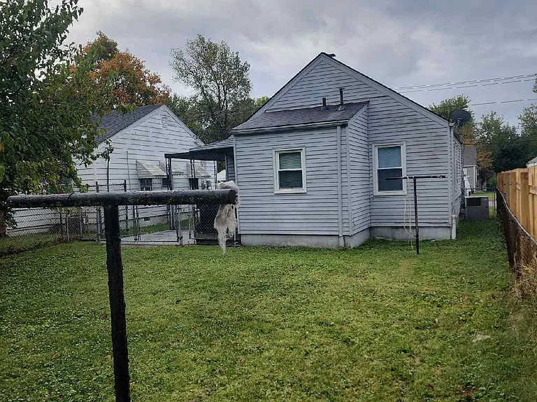 1015 Camden Ave — Photo 3