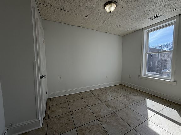 5th image of 113 Clarke Ave #2