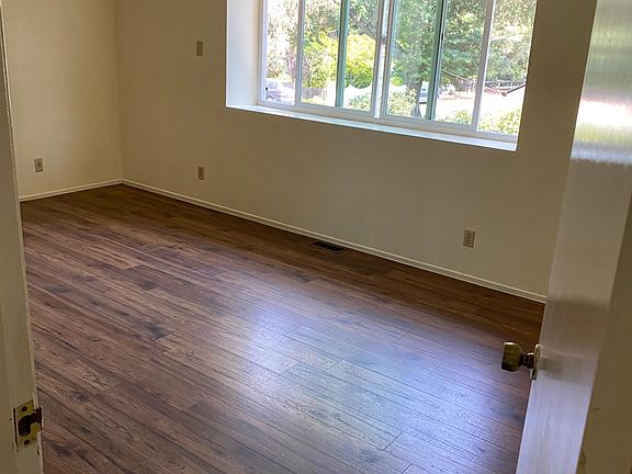 3rd image of 524 Santa Clara Ave #2