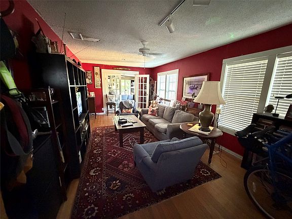 3rd image of 8826 Eustis Ave