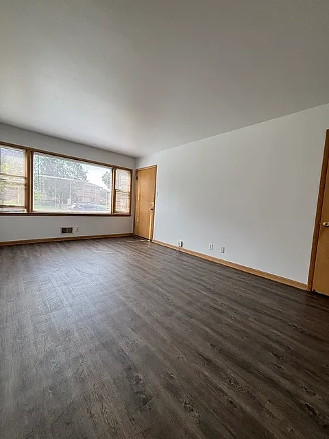 2 bed, 650 sqft, $1,200 — Photo 3