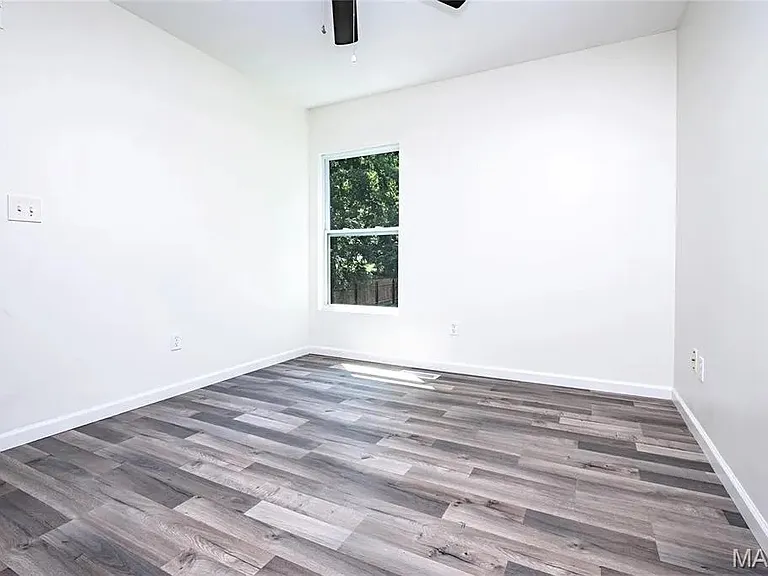 92 W 3rd St — Photo 12