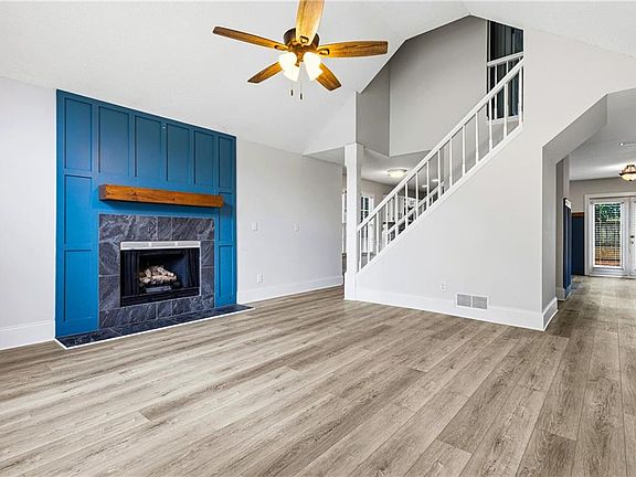3rd image of 621 Radford Cir