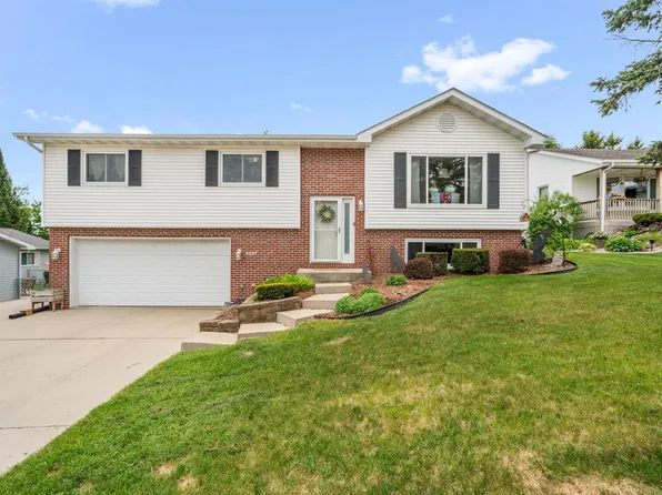 3227 Windsor PLACE, West Bend, WI 53090