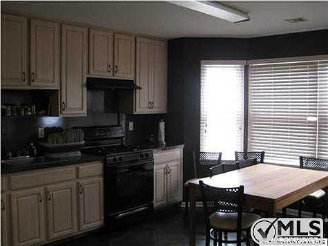 2nd image of 27 Kingsfield Dr