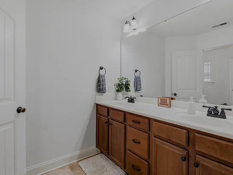 73 Falconridge Dr — Photo 33