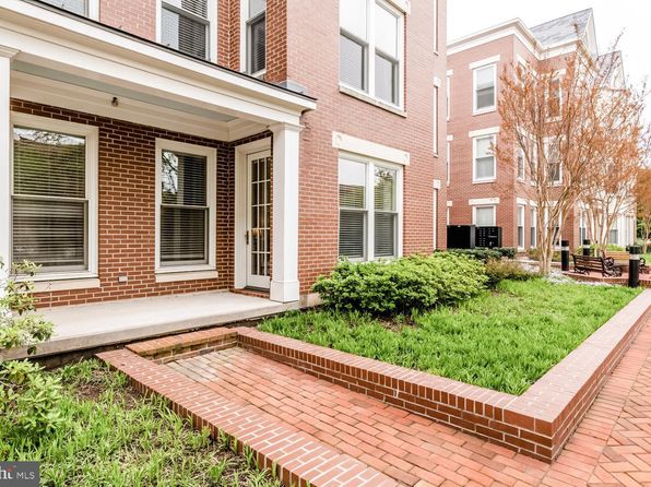 910 Powhatan St #106S