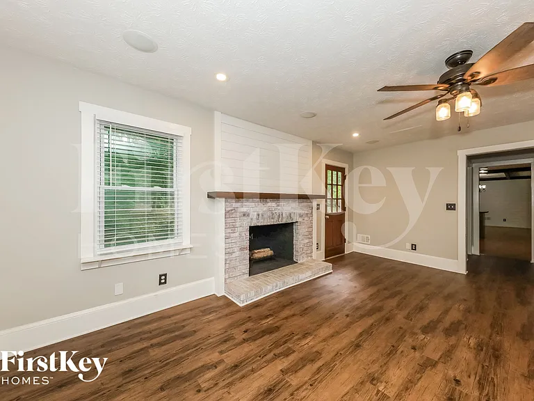 2902 Moorings Pkwy — Photo 3