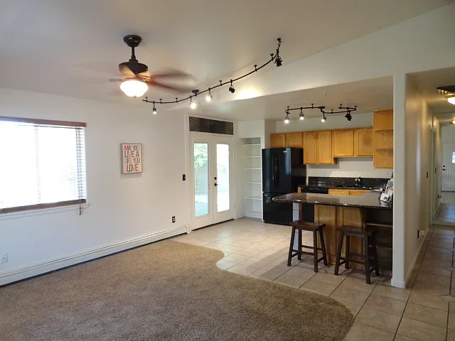 3 bed, 1016 sqft, $1,800 — Photo 2