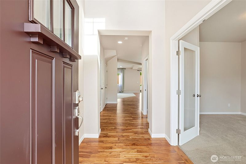 4th image of 540 Cherrywood Drive SW