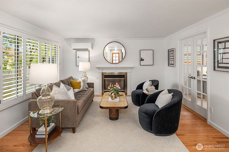 2nd image of 607 23rd Avenue E