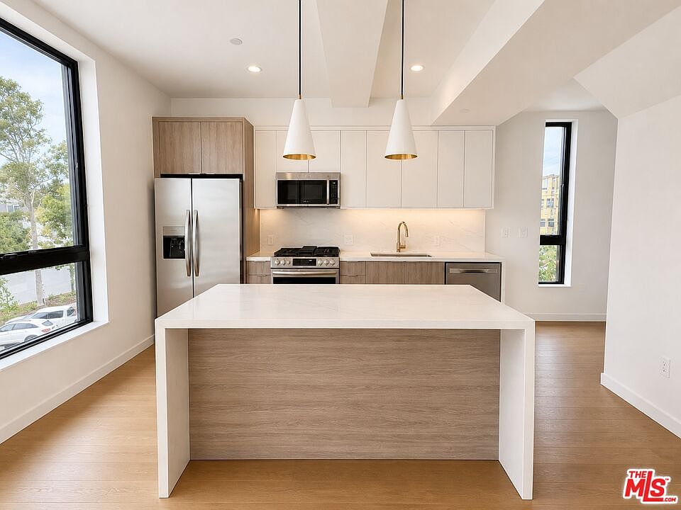 1st image of 1257 N Detroit St #301