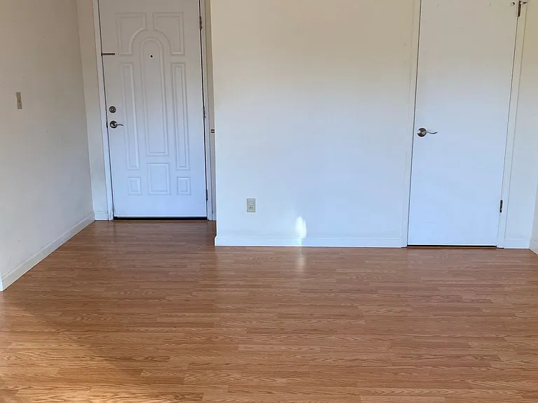 391 College Ave #E — Photo 5
