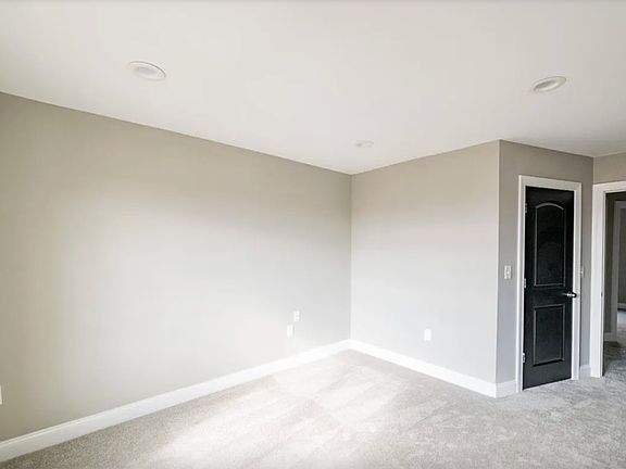 5th image of 9 Emanuel Ct #9
