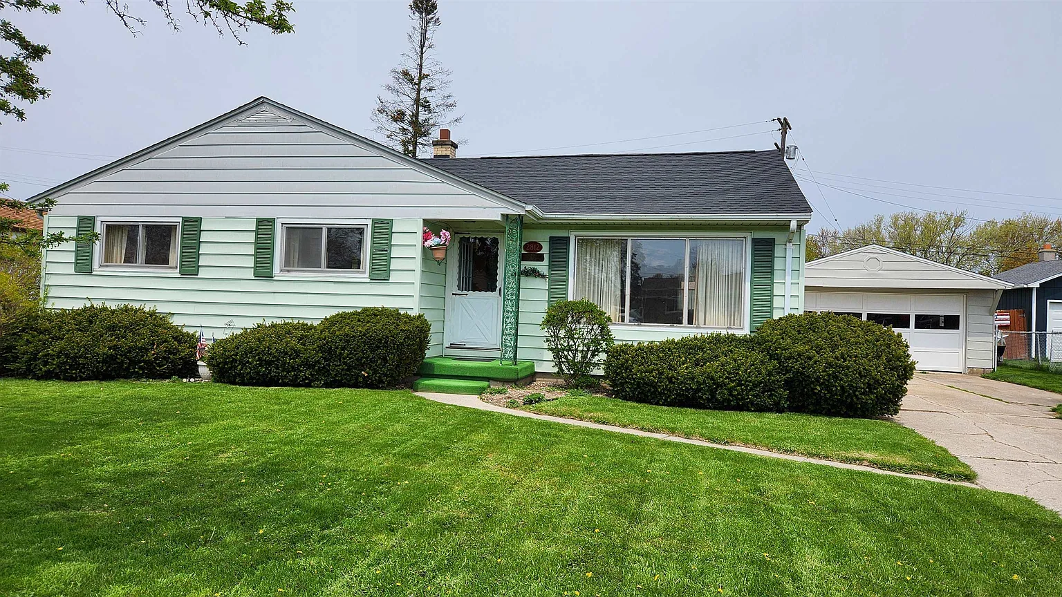 2812 Agnes Dr photo 1