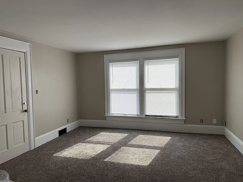 2 bed, 1.0 bath, 1450 sqft, $1,199 — Photo 3