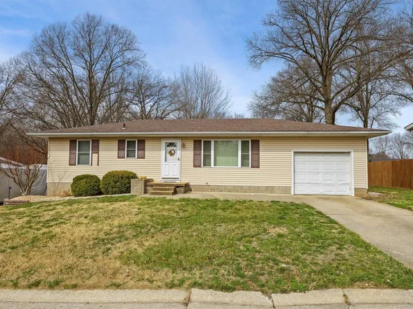 2109 Easy St, Highland, IL 62249