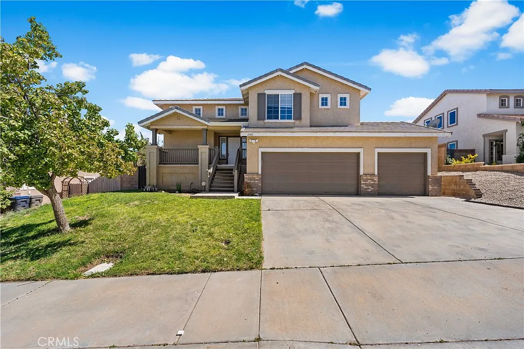 4 bed, 2512 sqft, $3,795 — Photo 4