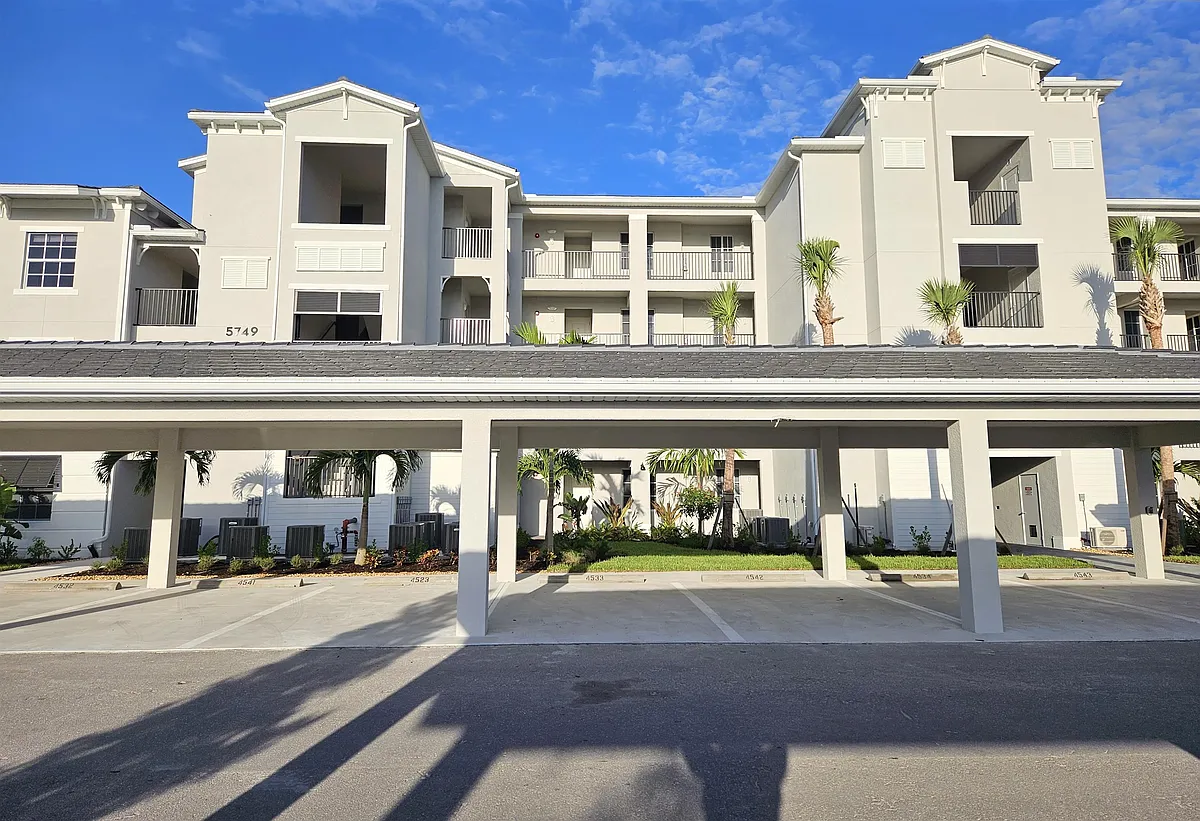 Building Photo - 5749 Double Eagle Circle Ave #4536