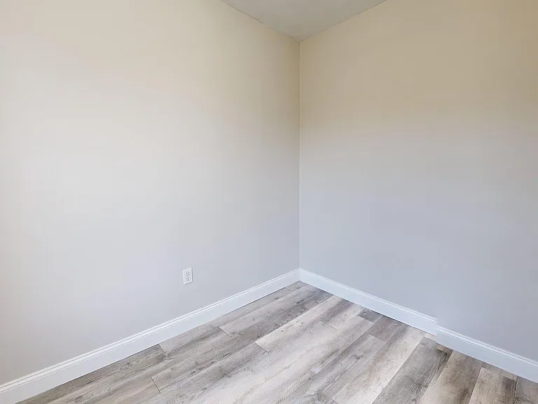 137 Chelsea St #2 — Photo 11