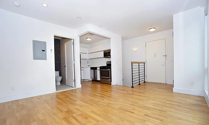 Rented by Skyline Group Real Estate | media 10