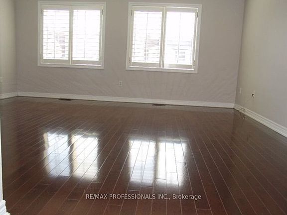 3rd image of 2351 Lakeshore Rd W Unit 3