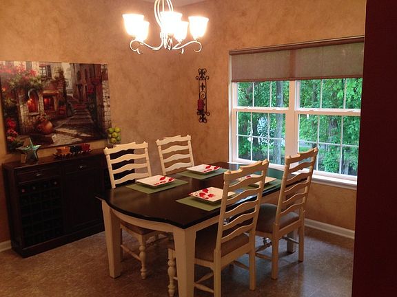 Spacious Eat in kitchen
