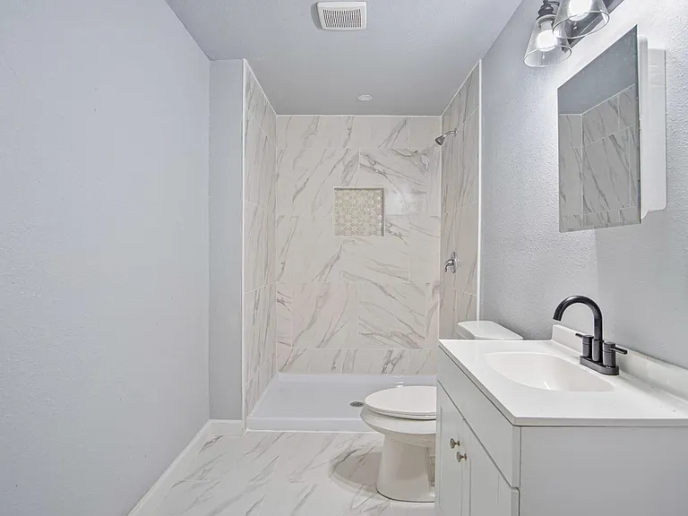 318 Vine St — Photo 22
