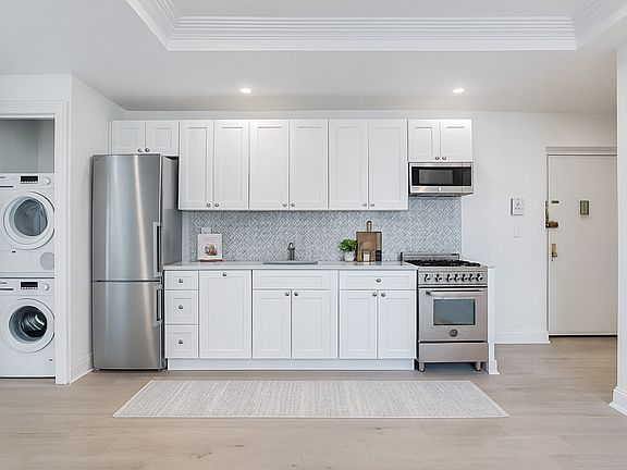4th image of 364 Lincoln Pl #A6b