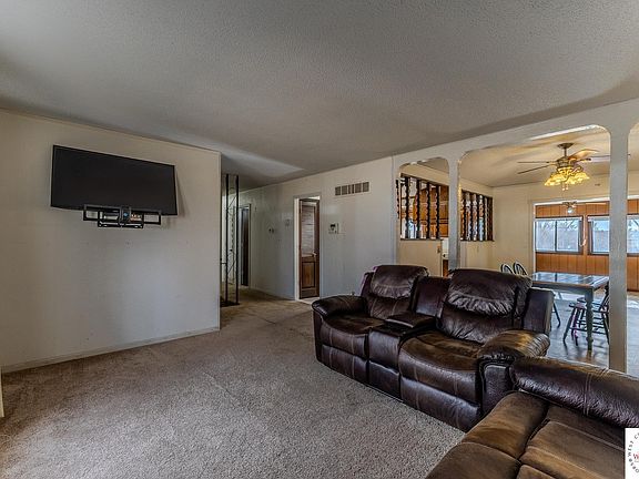 5th image of 599 Mayfair Dr