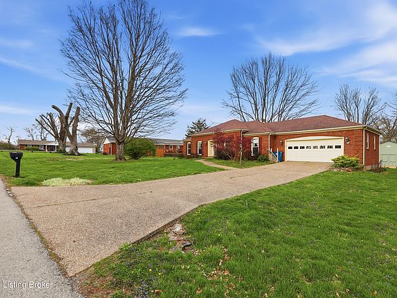 3rd image of 628 Gina Dr